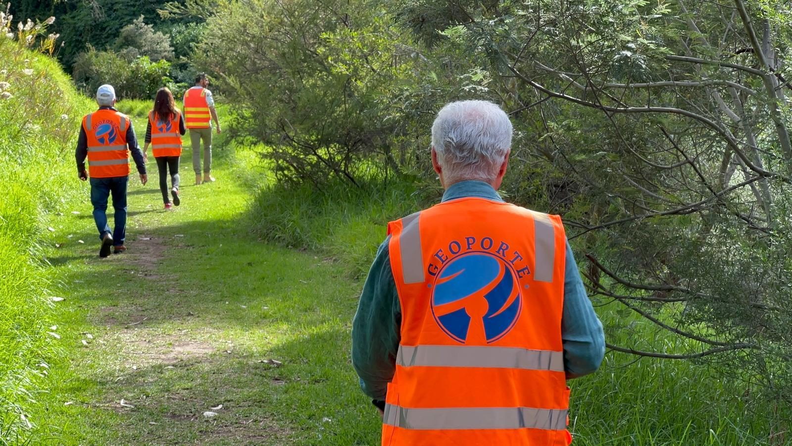 Walking a site in Geoporte vests